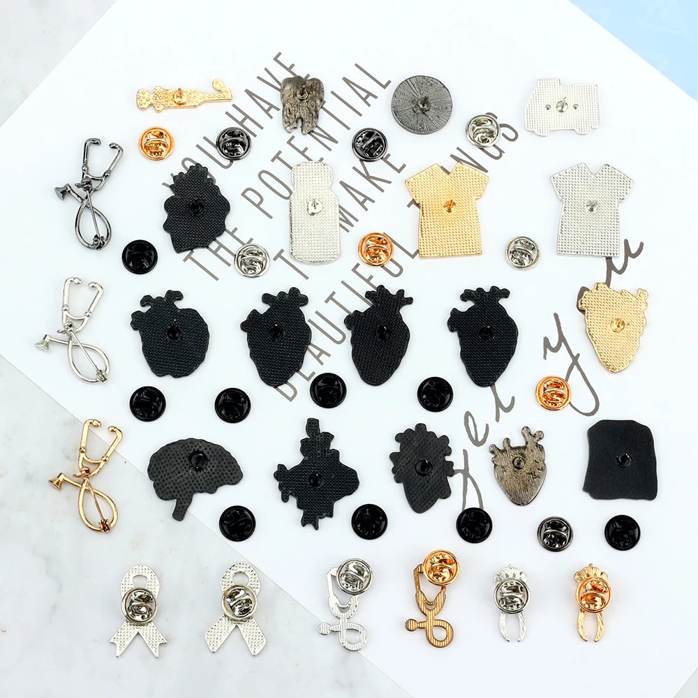 30 Styles Medical Enamel Brooch Syring Heart Stethoscope Pins for Nurse Doctor Cartoon Lovely Backpack Lapel Badge Jewelry Gifts